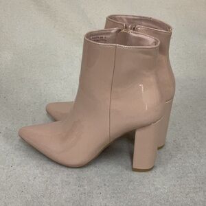 EUC woman’s Bellflower bamboo block heel zip up nude colored boots